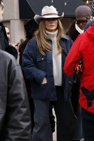 Jennifer Lopez is seen on December 29, 2024 in Aspen, Colorado wearing barrel leg jeans and an ivory cowboy hat