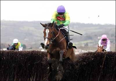 Kauto Star on his way to winning the 2007 Cheltenham Gold Cup