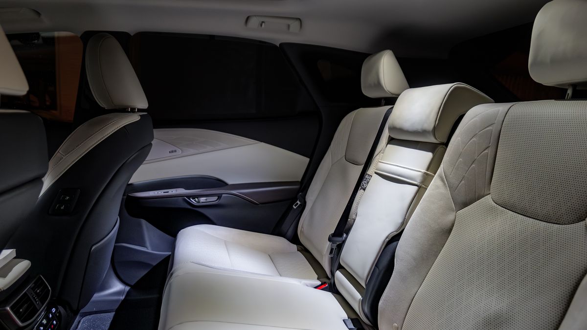 2026 Lexus RX 450h+ review.