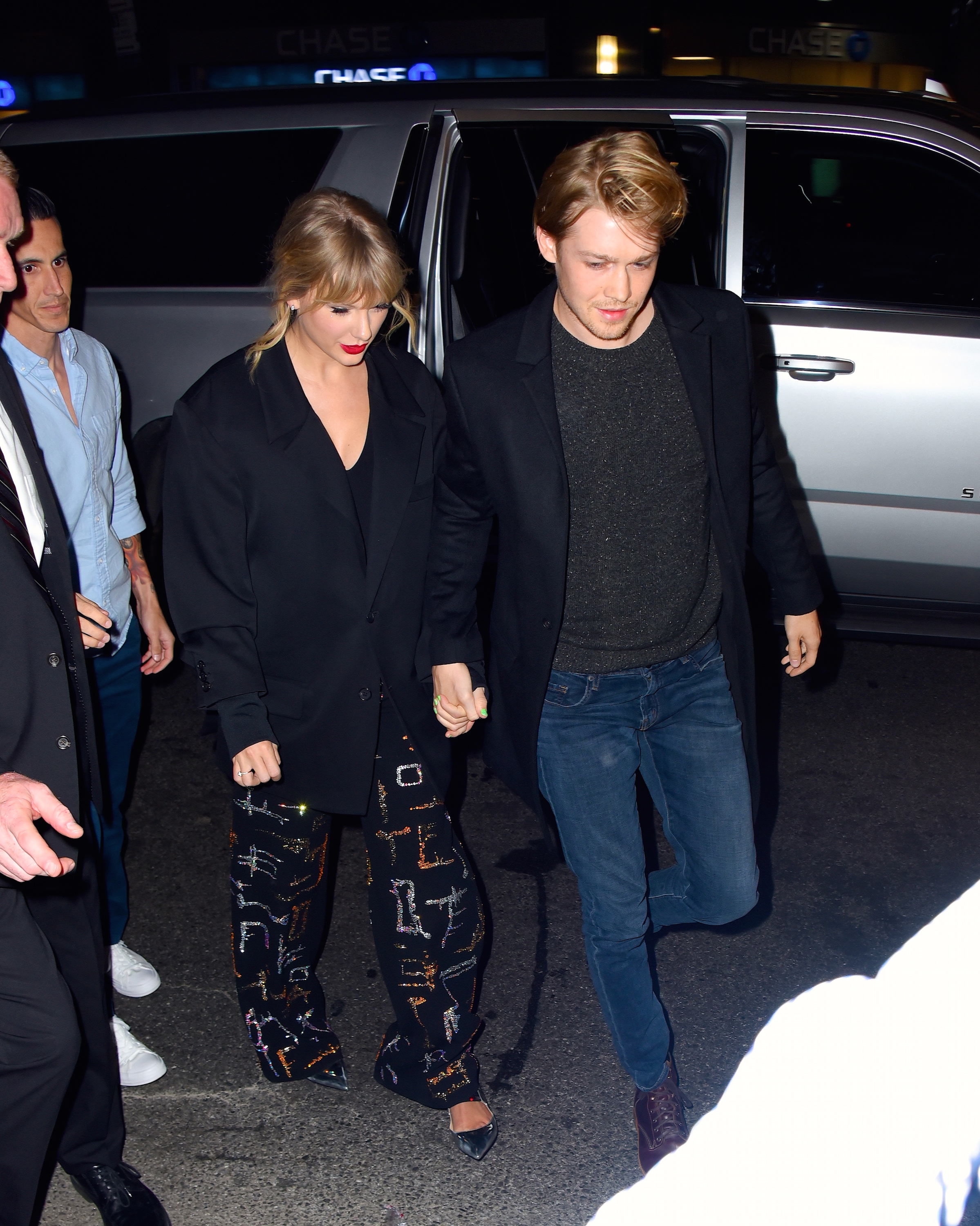 NEW YORK, NY - OCTOBER 06: Taylor Swift and Joe Alwyn are seen at Zuma restaurant on October 6, 2019 in New York City. (Photo by Robert Kamau/GC Images)