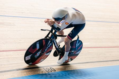 Josh Charlton riding in the individual pursuit final for GB at the 2025 European Track Championships