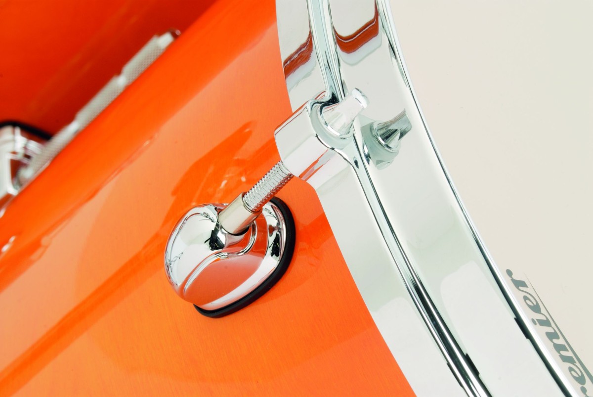 Featuring straight-sided maple shells and small rounded lugs.
