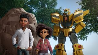 Robby and Mo Malto (voiced by Sydney Mikayla and Zion Broadnax) flanked by Autobot Bumblebee (voiced by Danny Pudi) in Transformers: EarthSpark