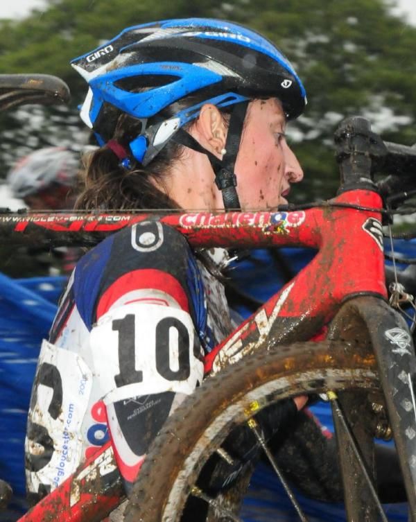 Rebecca Wellons (Team Plan C) shouldering her bike