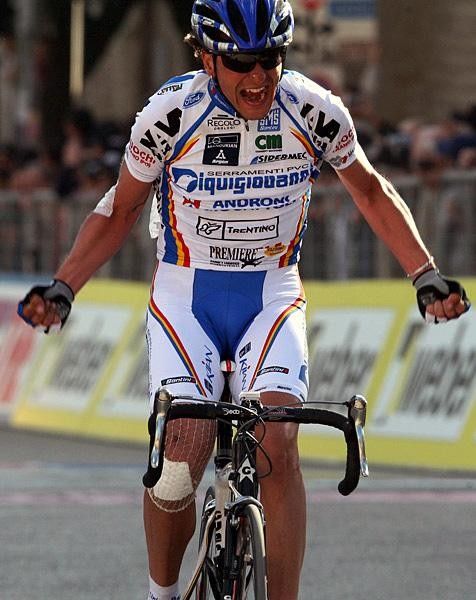 Italian Raffaele Illiano (Serramenti PVC Diquigiovanni-Androni Giocattoli) overjoyed with his victory.