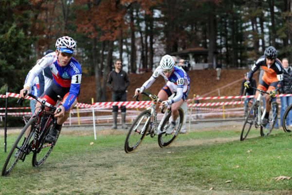 Elite Series leader Justin Lindine (bikereg.com/Joe&rsquo;s Garage/Scott) leads U-23 Series leader Nick Keough (Champion System p/b Keough Cyclocross) early on.