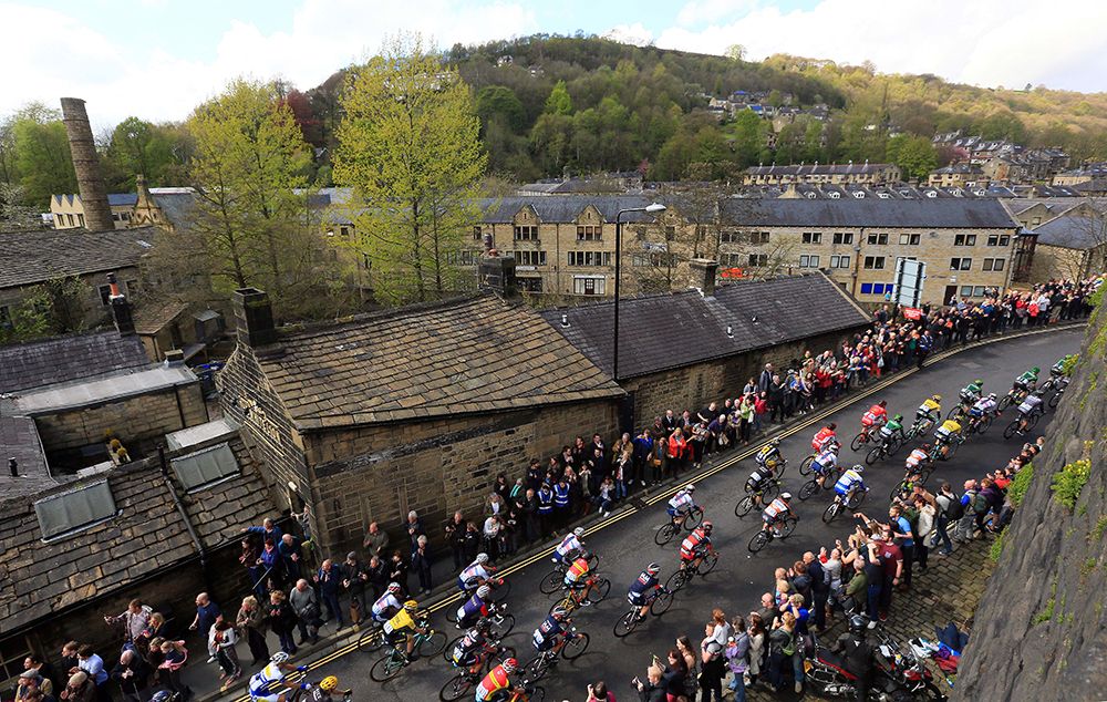 Fans cheers on the peloton