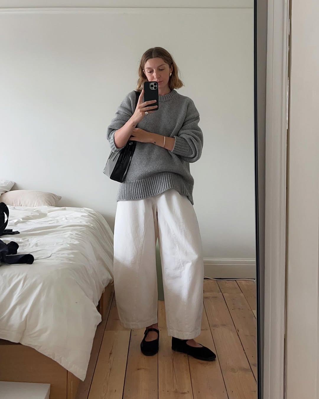 Stylish women wearing easy winter outfits