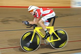 Dale Parker (SA) on his way to winning the U19 men's individual pursuit