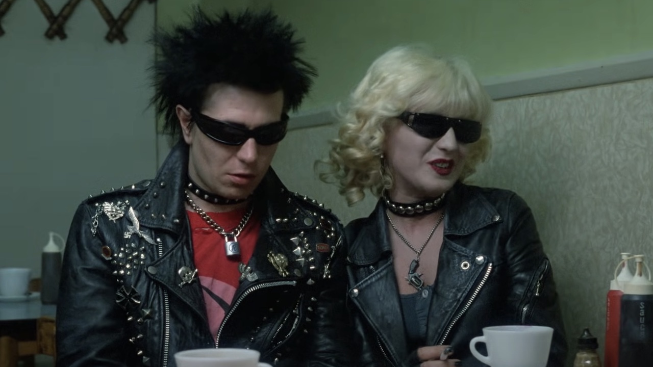 Gary Oldman and Chloe Webb as Sid and Nancy in diner