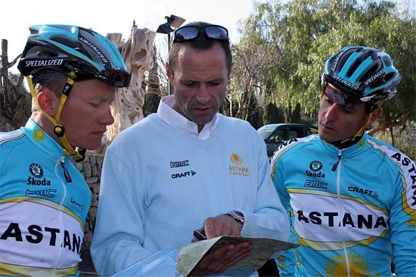 Vinokourov, DS Mario Kummer and Andreas Kloden work out the route before setting off on a pre-season training ride in Mallorca