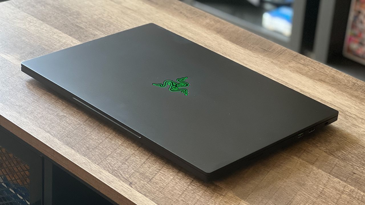 Razer Blade 15 closed