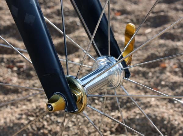 Gold end caps are used on the Zipp 303 Cyclocross hubs.