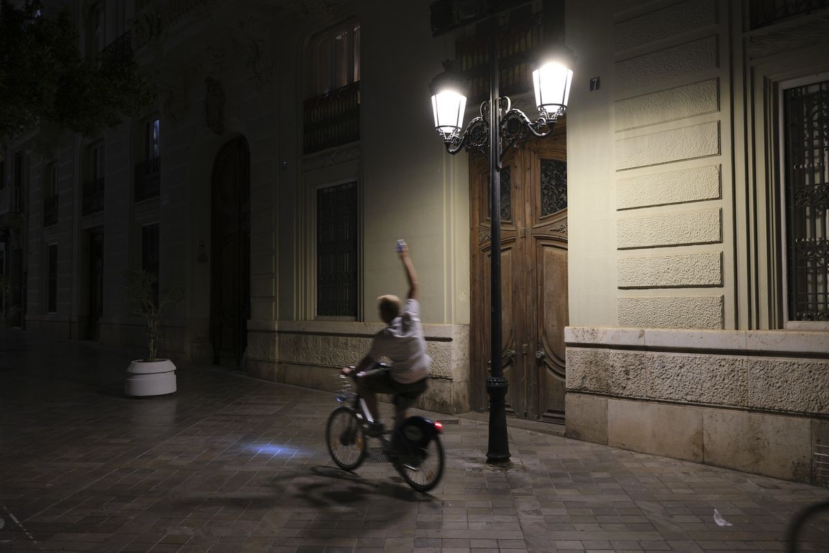 Street photography in Valencia, Spain, taken with the Fujifilm X-E5 mirrorless camera and XF 23mm f/2.8 lens