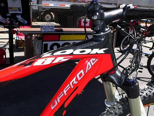 Burly head tube houses integrated headset bearings.