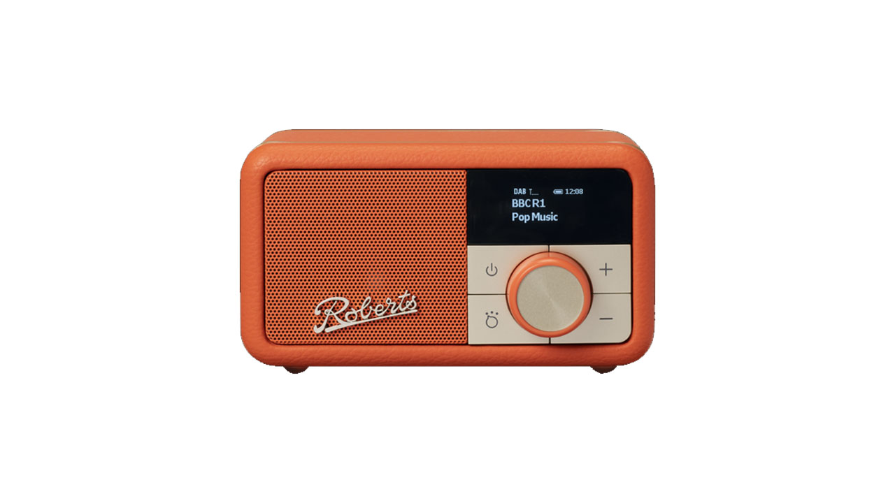 roberts revival petite dab radio oranssina valkoisella taustalla