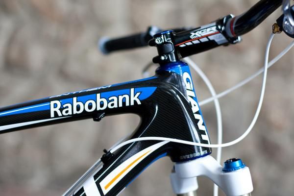Craig's bike features the Rabobank-Giant color scheme, which differs from the Giant Factory Team.