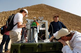 Scientists from the French Alternative Energies and Atomic Energy Commission (CEA) set up two "telescopes" that used argon gas to detect muons outside the pyramid walls, in front of the pyramid's north face and pointing in the direction of the Grand Galle