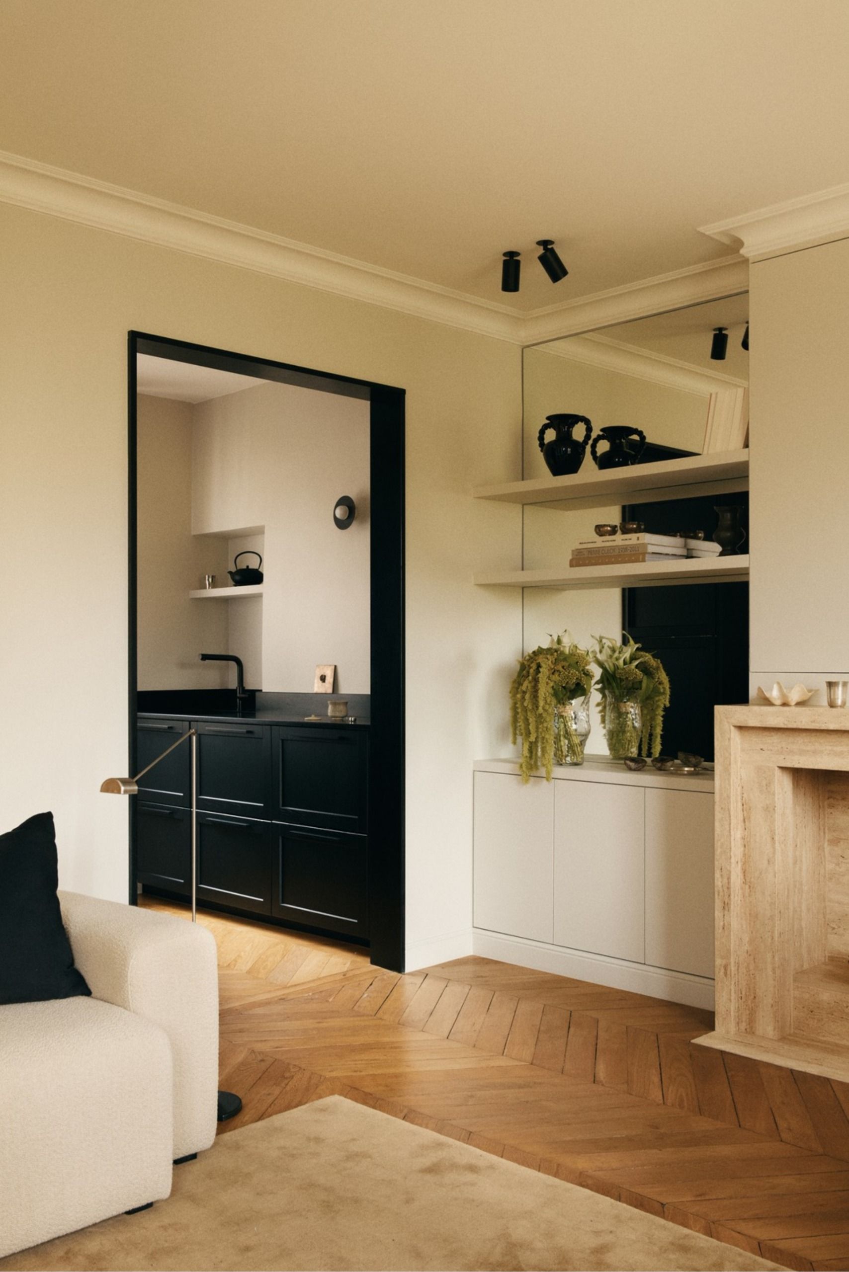 Small apartment with travertine details and black accents