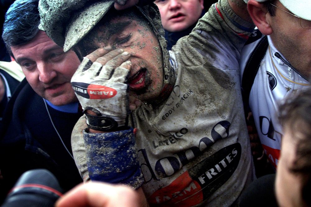 Servais Knaven is helped to the podium after winning the race in 2001