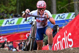 Zoe Backstedt (Great Britain) sporting a bloody knee after a crash and double puncture at the European Cyclo-cross Championships 2022