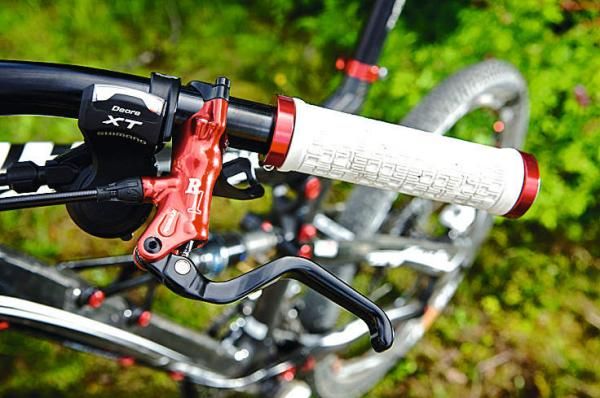 Custom anodised brakes show intense attention to detail