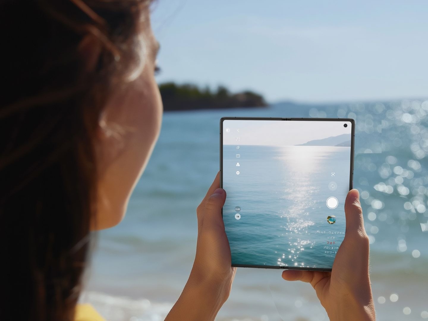 Nubia Fold in a woman&#039;s hand showing its screen
