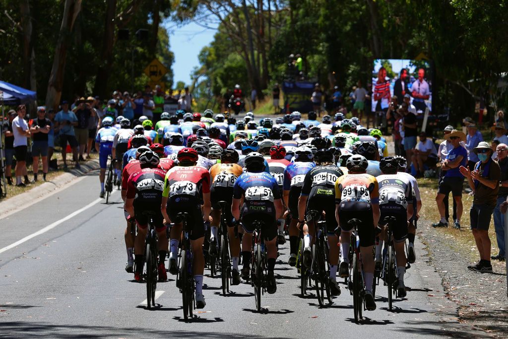 The peloton heading up Mount Buninyong Road in the elite men&#039;s road race in 2022