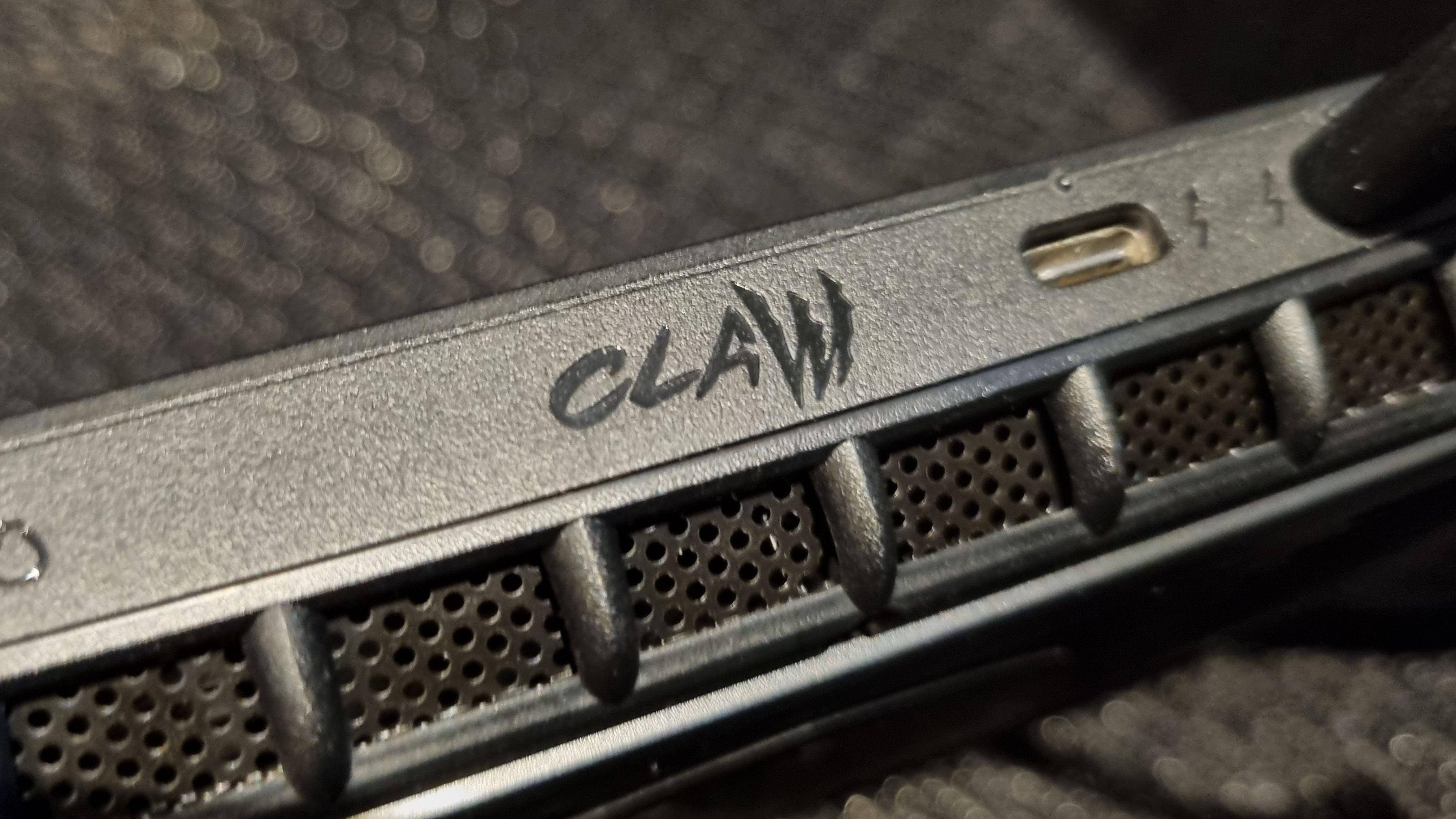 The Claw logo stamped on the back of the MSI Claw 8 AI+