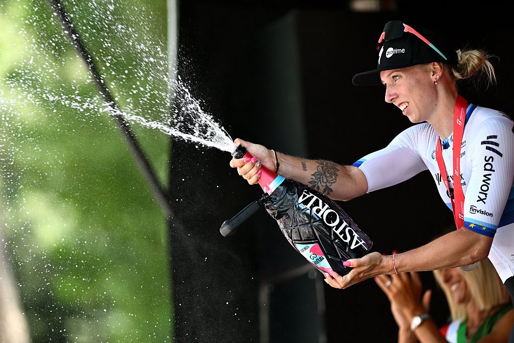 2025 Giro d'Italia Women: Lorena Wiebes celebrates victory in stage 5