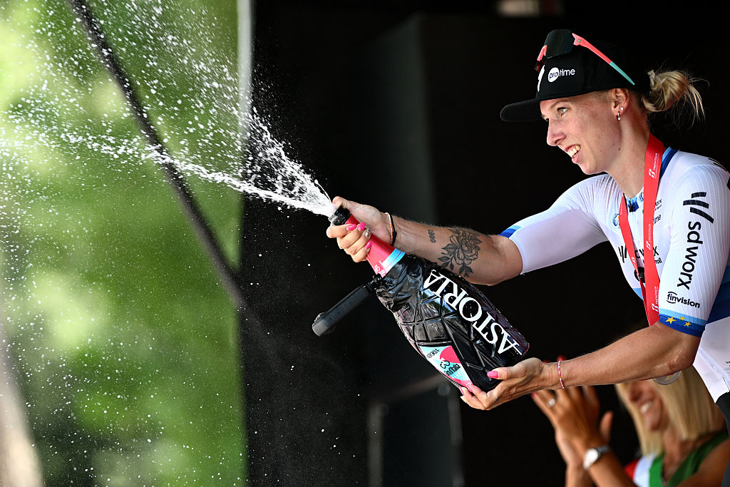 2025 Giro d'Italia Women: Lorena Wiebes celebrates victory in stage 5