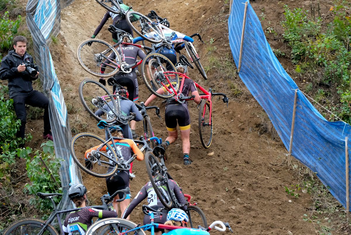 The Elite Women tackle the long run-up