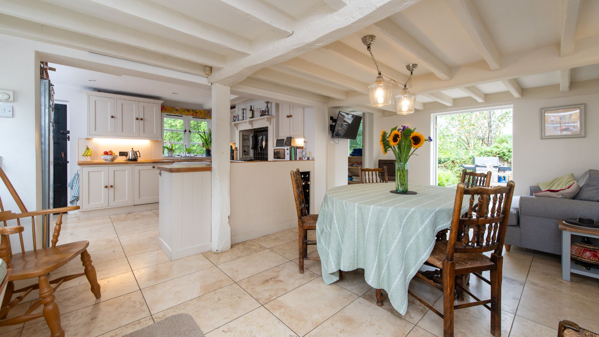 Huntsmans-Cottage-Stratford-Knight-Frank-800000-3.jpg