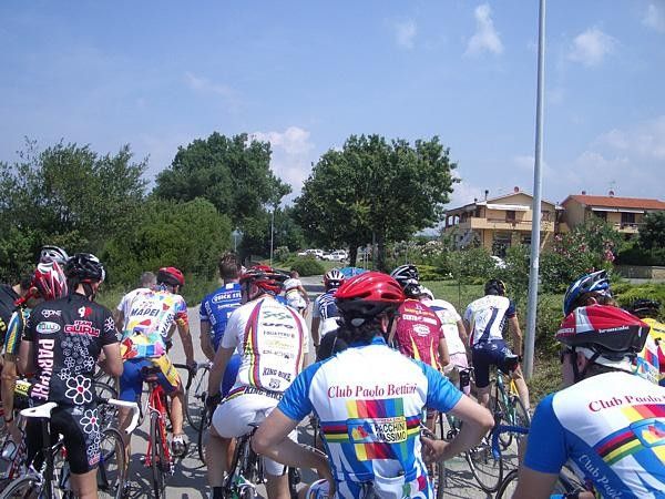 We're off. Club Paolo Bettini jersey in the foreground has trouble fitting all his different titles on it!