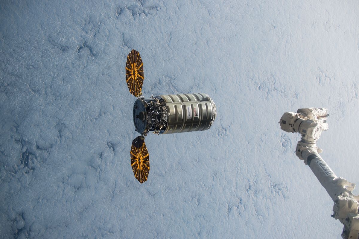 Cygnus Cargo Ship Now Chasing Space Station Spot Them In The Night Sky