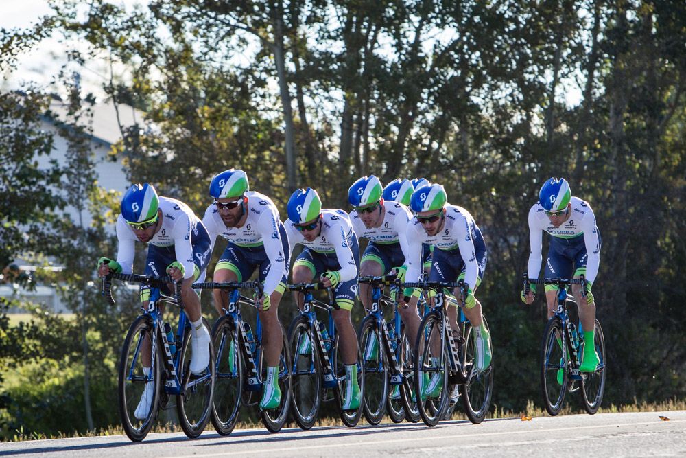 Orica GreenEdge working together for a fast intermediate split time