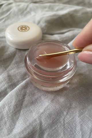 valeza using the tatcha kissu lip mask