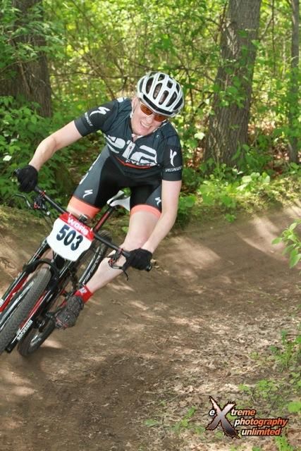 Lisa Krayer (Adventure 212/Specialized) battles the heat