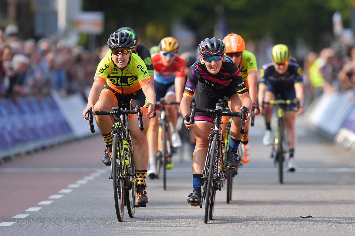 Lisa Brennauer edged out Chloe Hosking