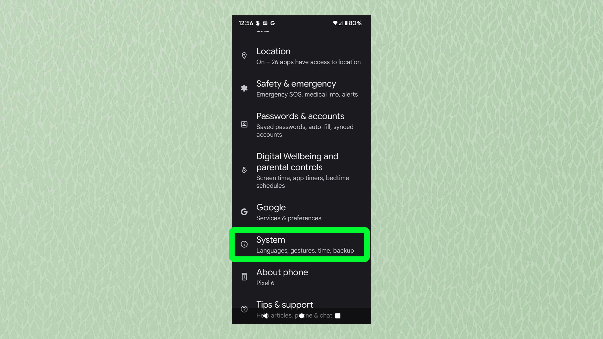 Снимок экрана с Android, показывающий меню настроек с выделенным 'System'