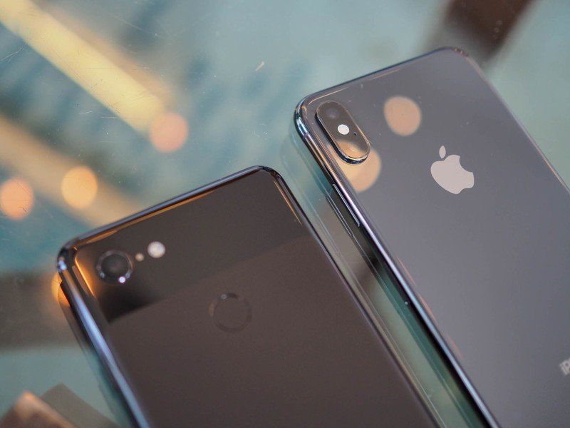 Google Pixel 3 XL and iPhone XS Max