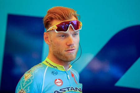 Lars Boom on stage for the sign in before stage 6.