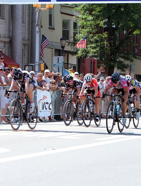 Ruth Winder (Vanderkitten-Focus) wins in a tight finish ahead of Laura Van Gilder (Mellow Mushroom) with Morgan Patton (Team Type 1-Sanofi) third.