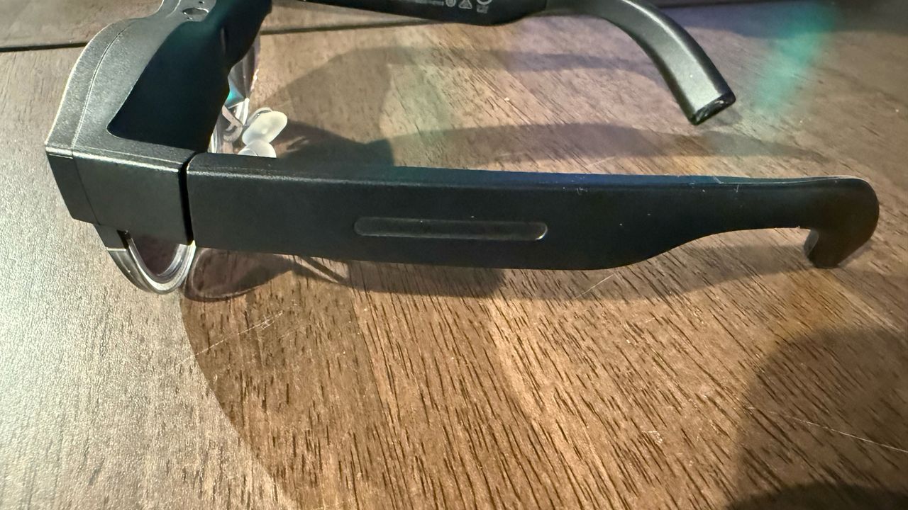 Asus AirVision M1 AR glasses
