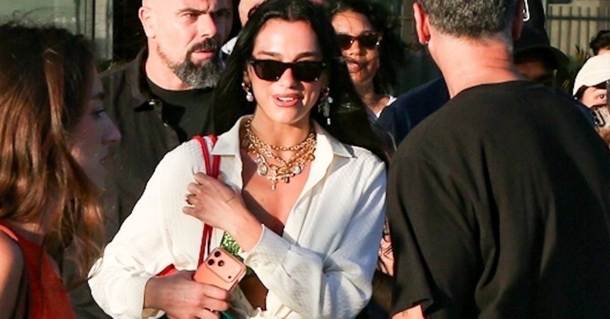 It's Happening: Stylish Women Are Wearing This "Dated" Denim Outfit for the First Time in Years