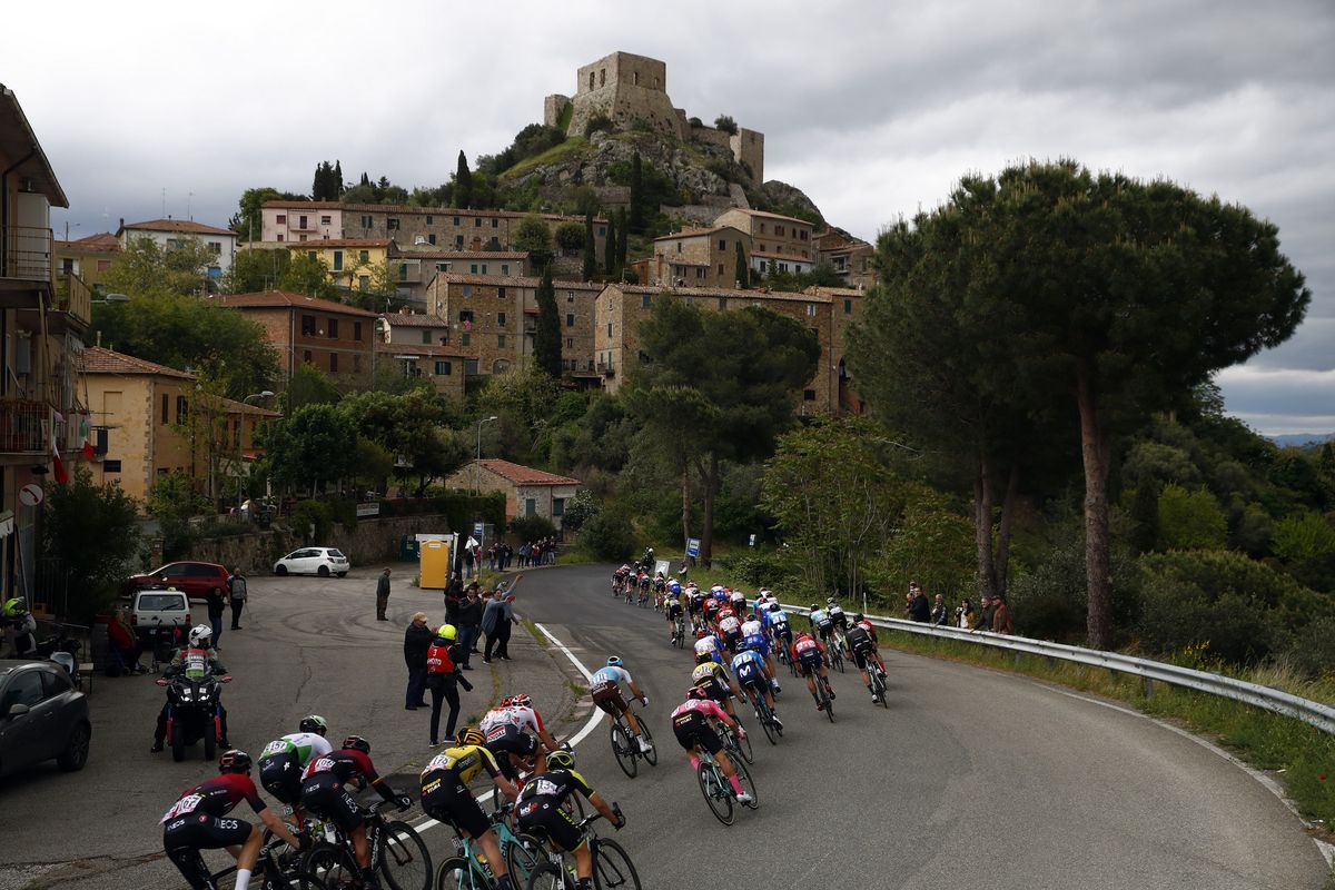 The peloton mid-stage