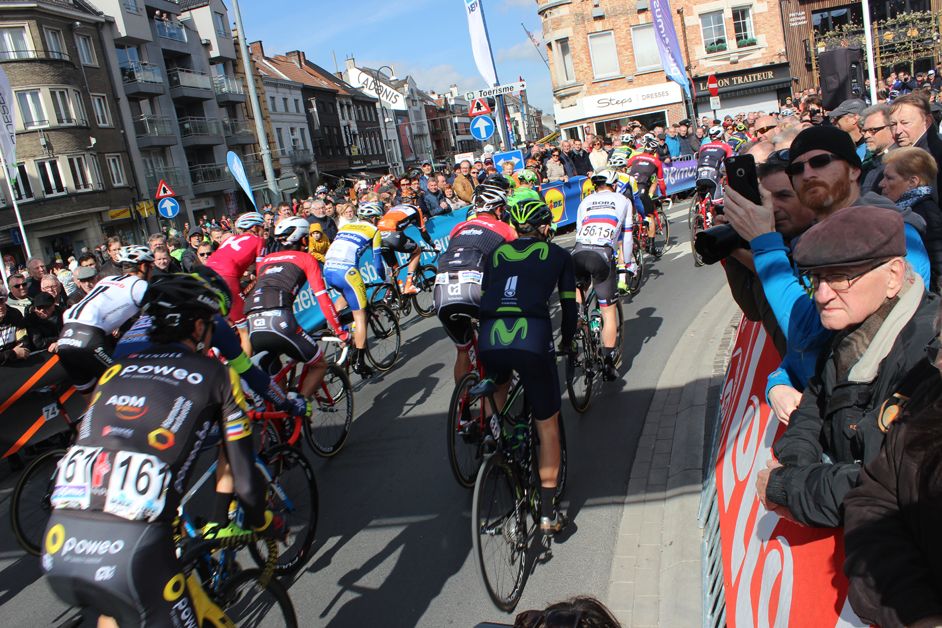 The riders roll out of Roeselare