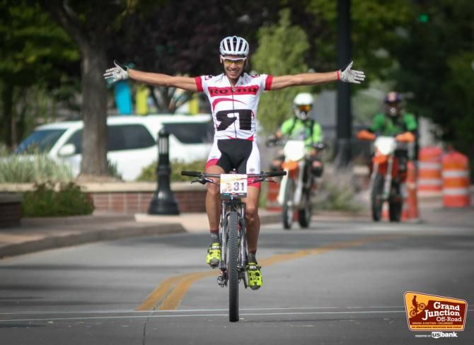 Fernando Riveros Paez (Scott) wins the men's race