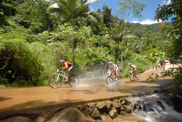 Bart Brentjens leads Urs Huber through the water.