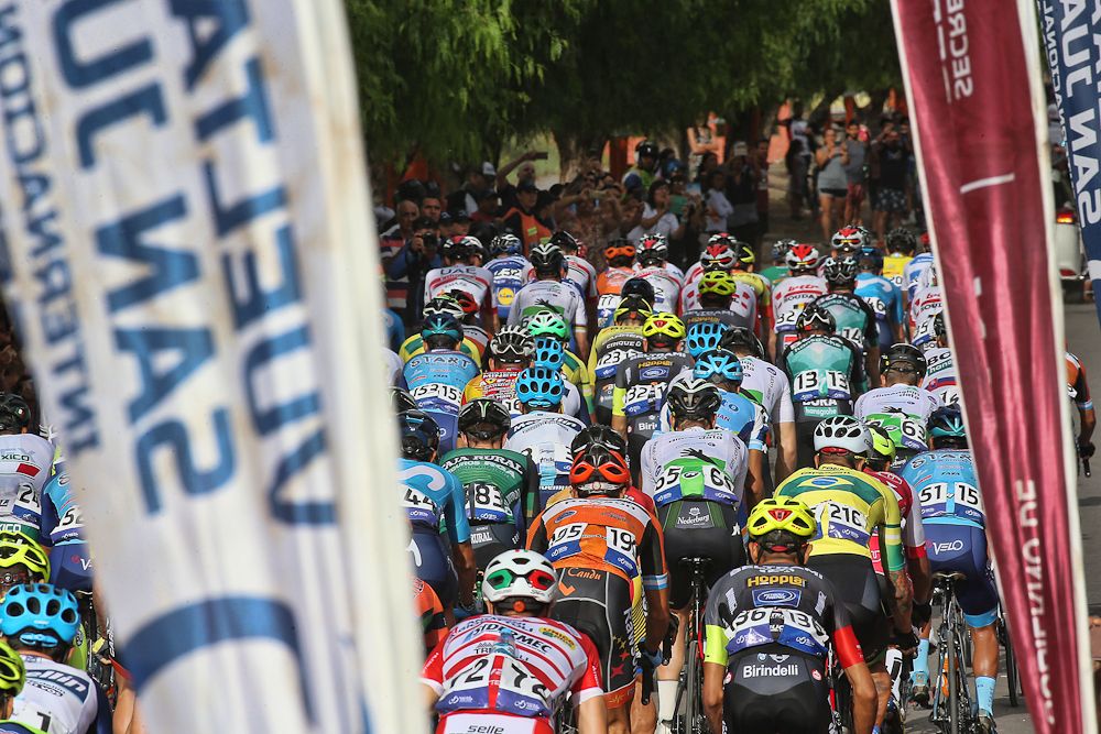 The peloton rolls out for stage 5 in San Juan